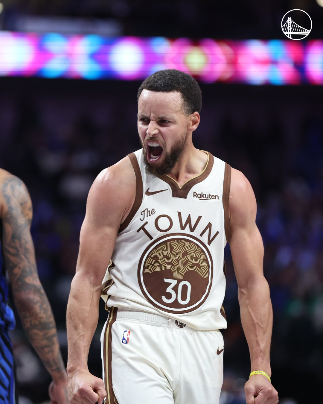 九娱游戏app-库里38分勇士不敌独行侠2连败，马绍尔30分7板9助弗拉格21分11板