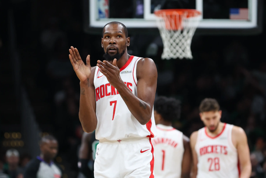 九娱游戏app-绝杀误判！76人逆转火箭 裁判抢戏，杜兰特8失误，恩比德32+15+10